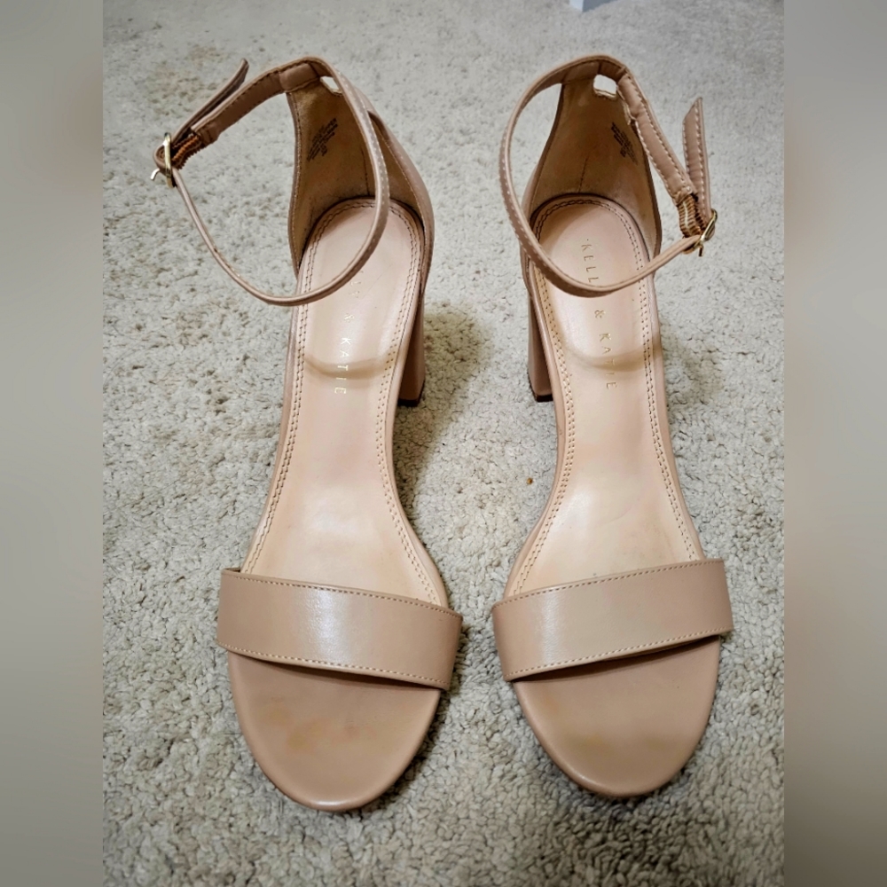 Kelly and Katie nude tan heels size 9